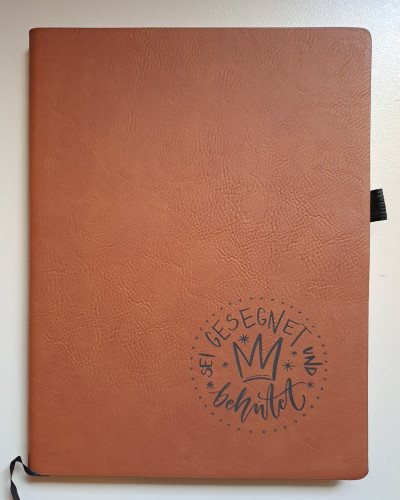 Notizbuch mit Schlaufe -Sei gesegnet und behütet - Kastanienbraun mit Logo