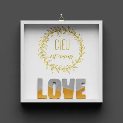 Cadre en bois LOVE - lettres ciment décor doré, cadre peint en blanc, avec crochet