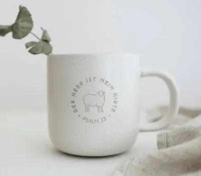 Tasse Styler - Der Herr ist mein Hirte - Steingut, weiss gesprenkelt, 350ml
