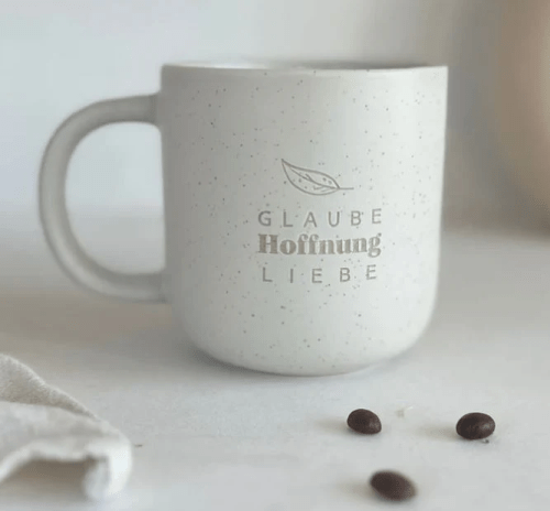 Tasse Styler - Glaube, Hoffnung, Liebe - Steingut, weiss gesprenkelt, 350ml