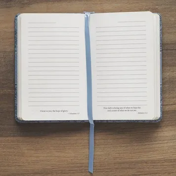 Notizbuch - Strength and Dignity / Stärke und Würde - Kunstleder mit elastischem Verschluss