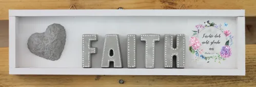 Wandbild aus Holz FAITH - weiss lackiert mit Aufhänger, Betonbuchstaben mit weissen Punkten verziert