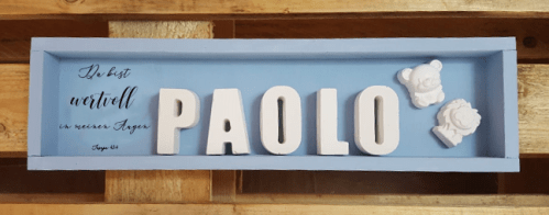 Wandbild aus Holz - blau lackiert mit Aufhänger, weisse Betonbuchstaben und je nach Platz weisse...