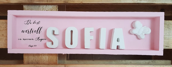 Wandbild aus Holz - rosa lackiert mit Aufhänger, weisse Betonbuchstaben und je nach Platz weisse...