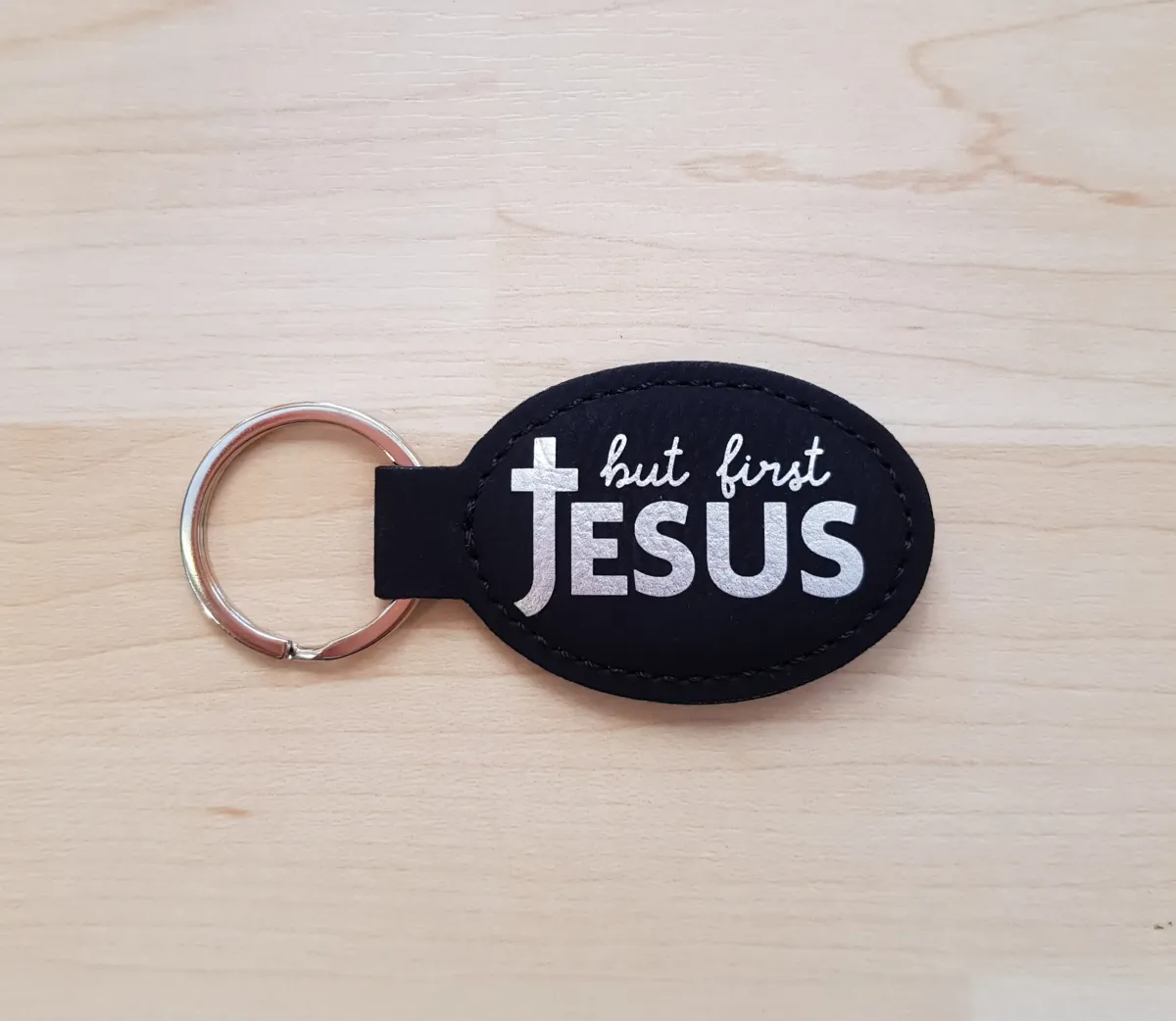 Schlüsselanhänger, "But Jesus First" - schwarz, Kunstleder, mit graviertem Schriftzug